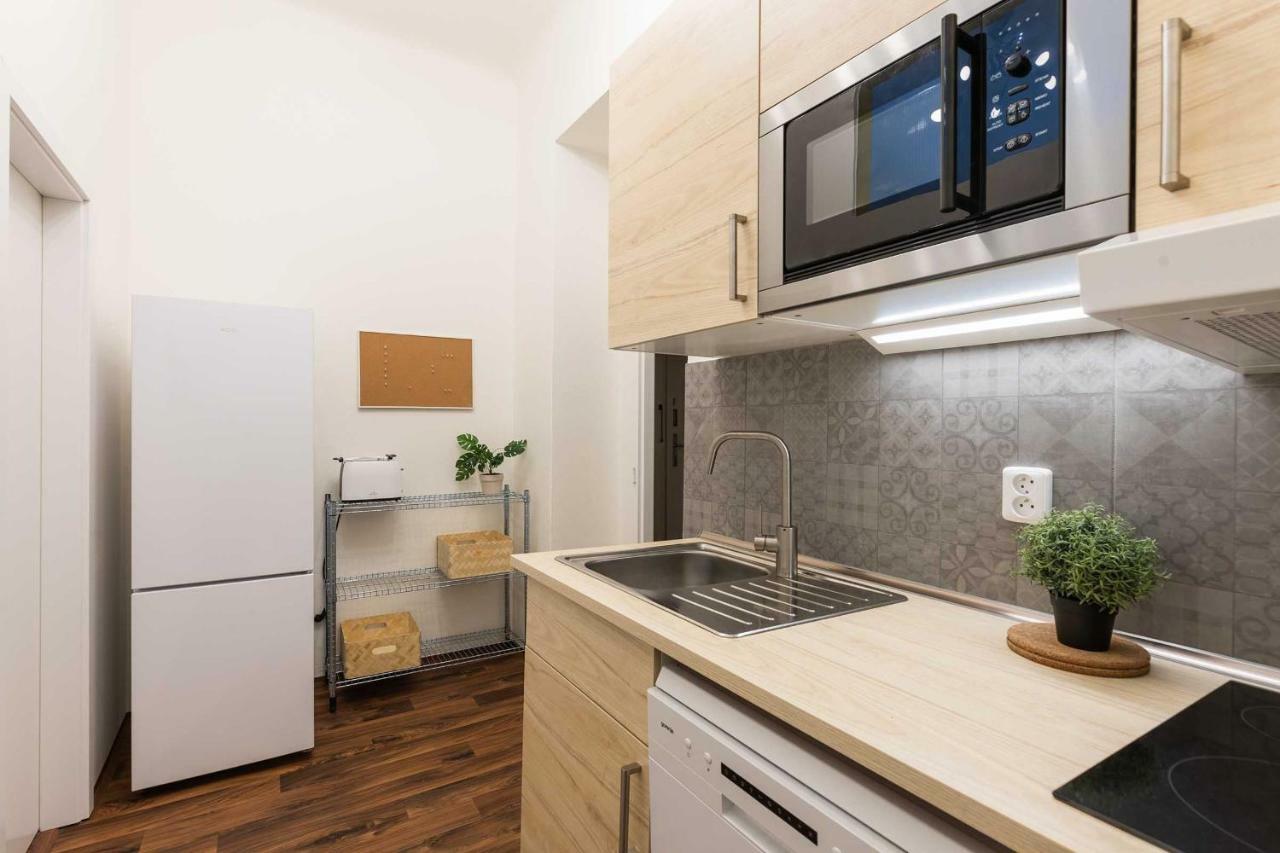 Na Kozacce 6 * Prague
